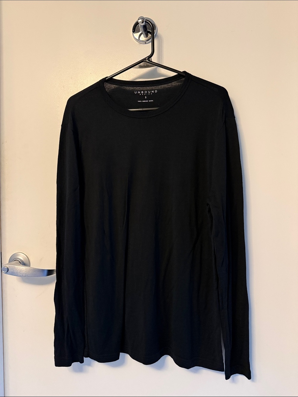 Unbound Merino Men's Black Long-Sleeve Crewneck Tee